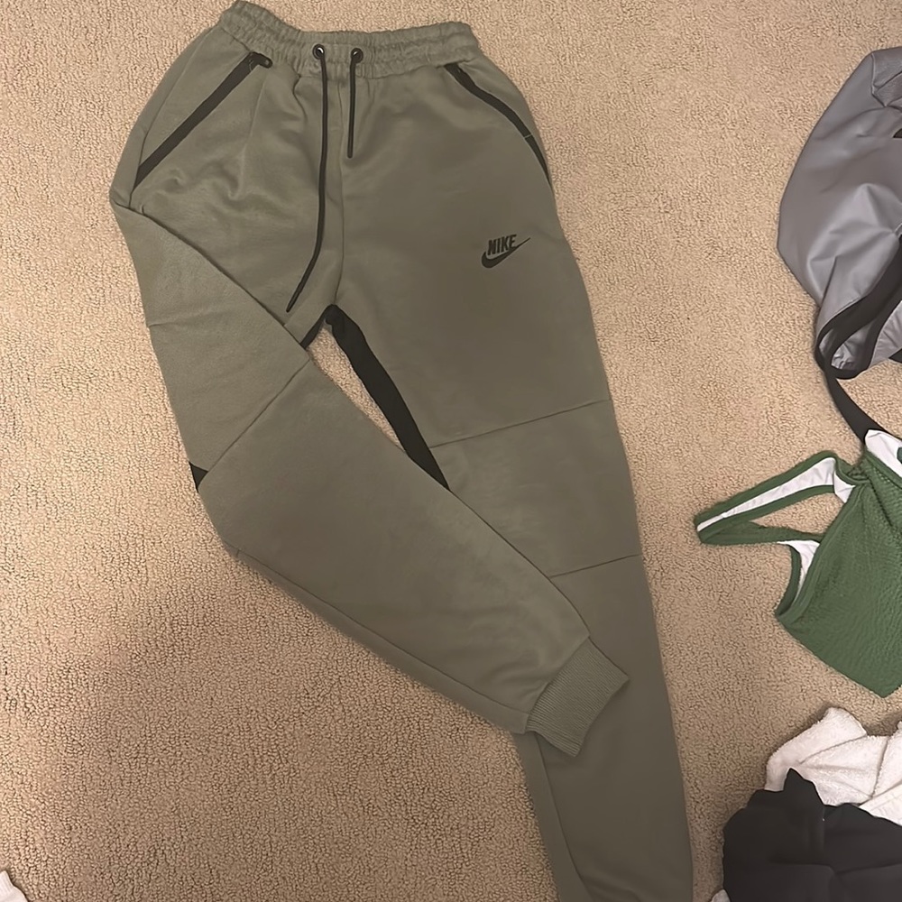 Nike jogger. I think these are Nike tech not 100 %